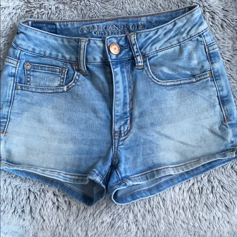 American Eagle Hi-Rise Shortie washed/light blue